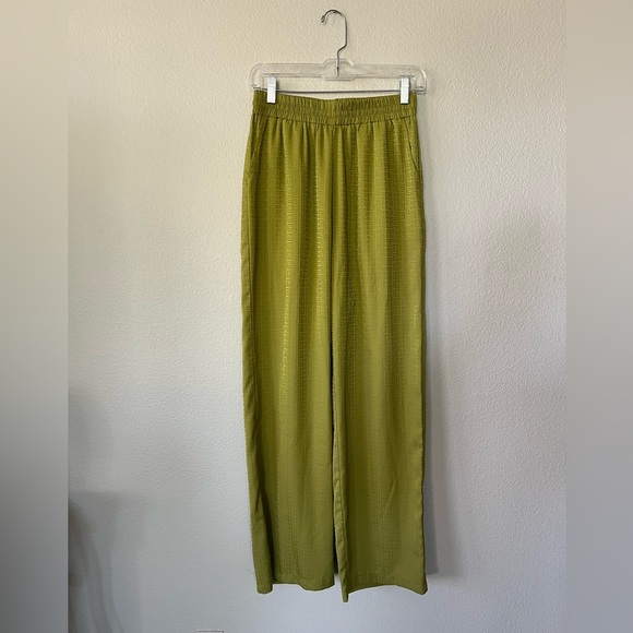 4th & Reckless Geometric Satin Wide Leg Pants in Lime Green Women’s Size L - Picture 3 of 15